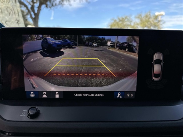 2023 Honda Accord Hybrid Touring Image 16 of 32