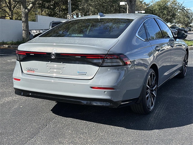 2023 Honda Accord Hybrid Touring Image 5 of 32