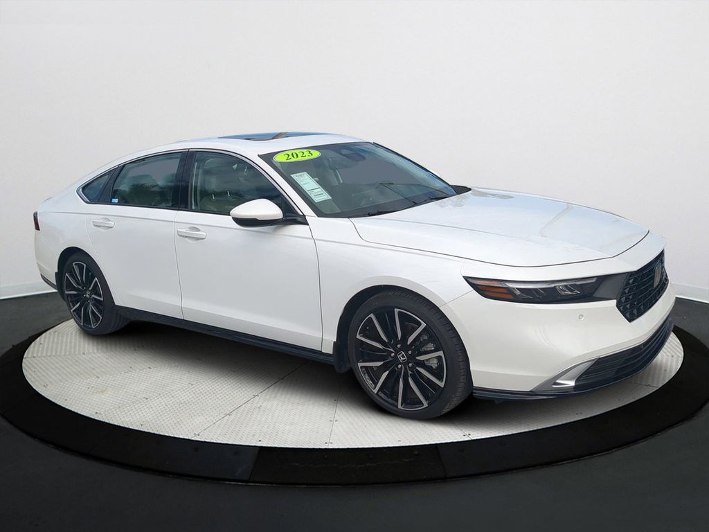 2023 Honda Accord Hybrid Touring Image 3 of 31