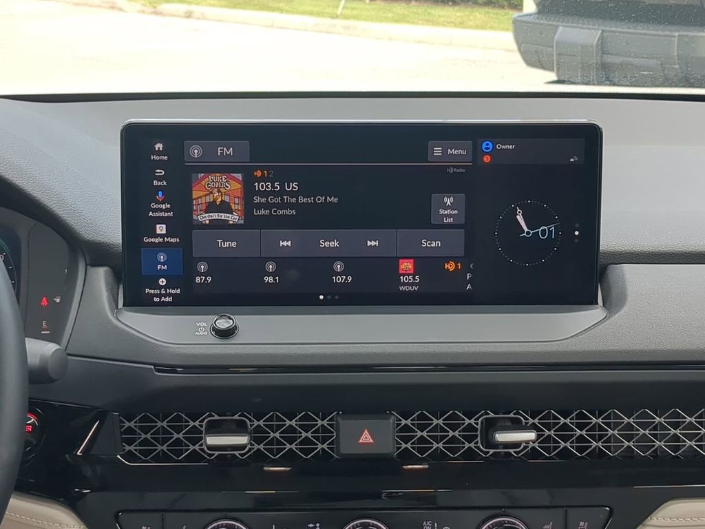 2023 Honda Accord Hybrid Touring Image 19 of 31