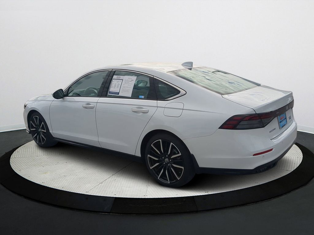2023 Honda Accord Hybrid Touring Image 7 of 31