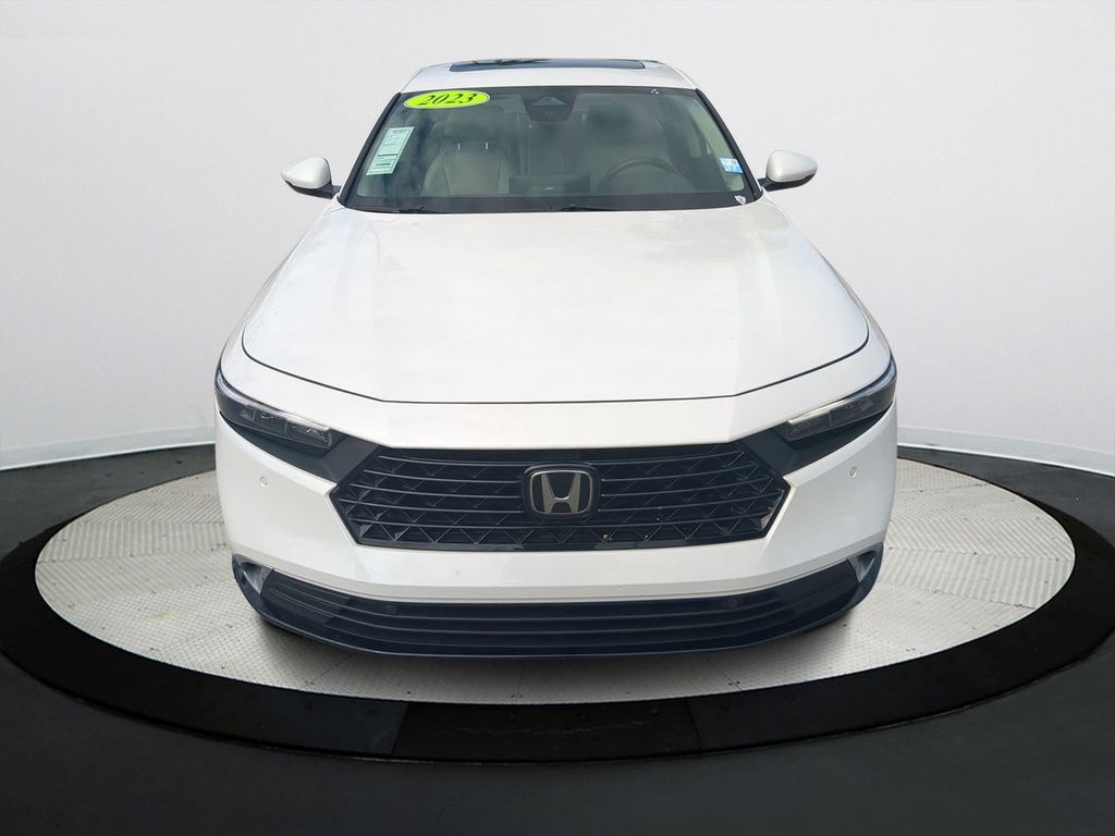 2023 Honda Accord Hybrid Touring Image 2 of 31