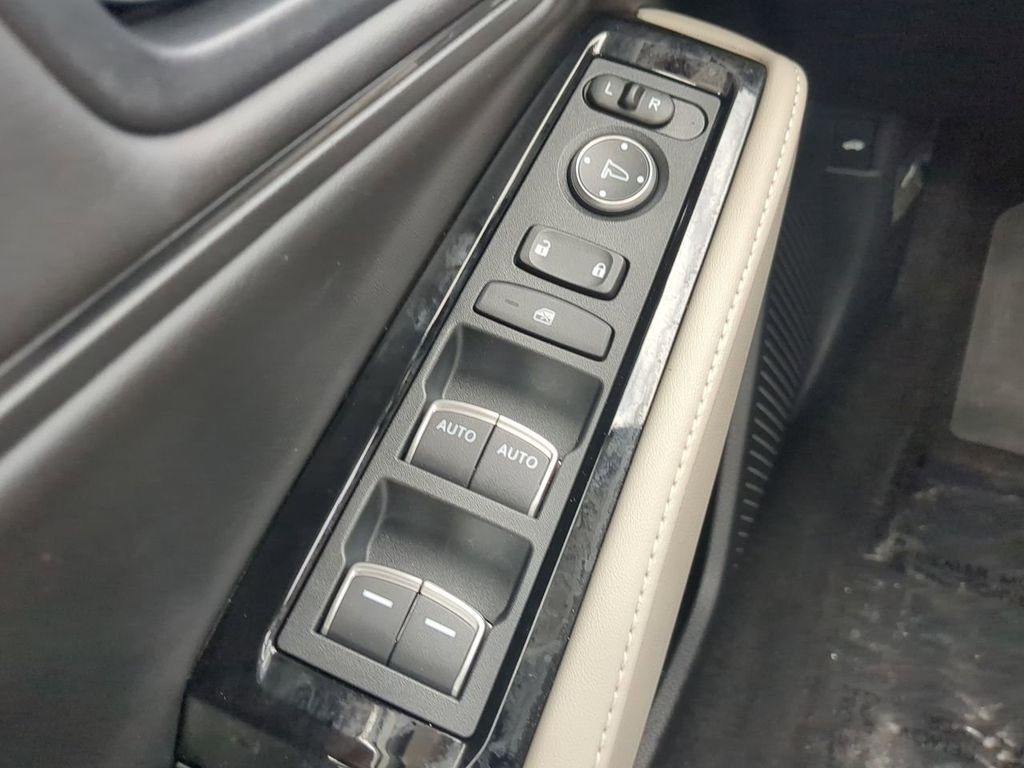 2023 Honda Accord Hybrid Touring Image 26 of 31