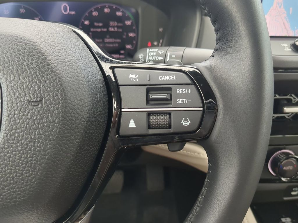 2023 Honda Accord Hybrid Touring Image 15 of 31