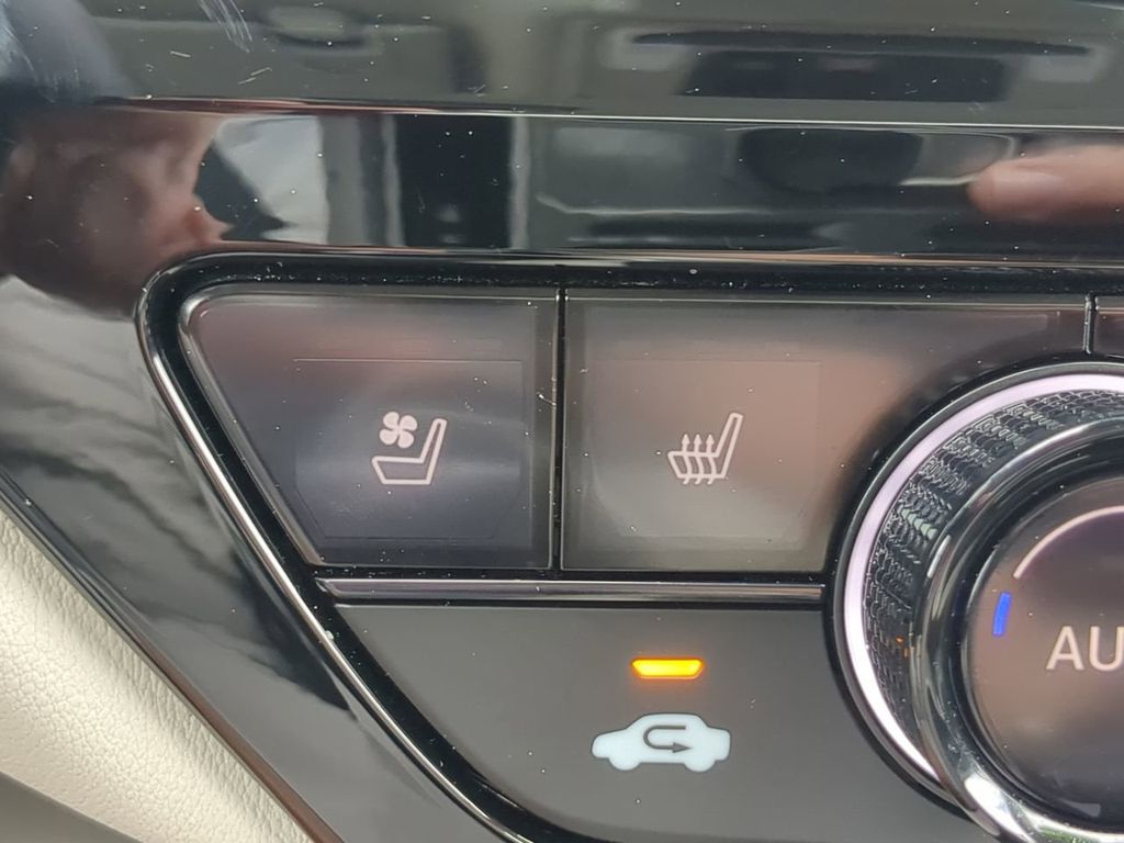 2023 Honda Accord Hybrid Touring Image 23 of 31