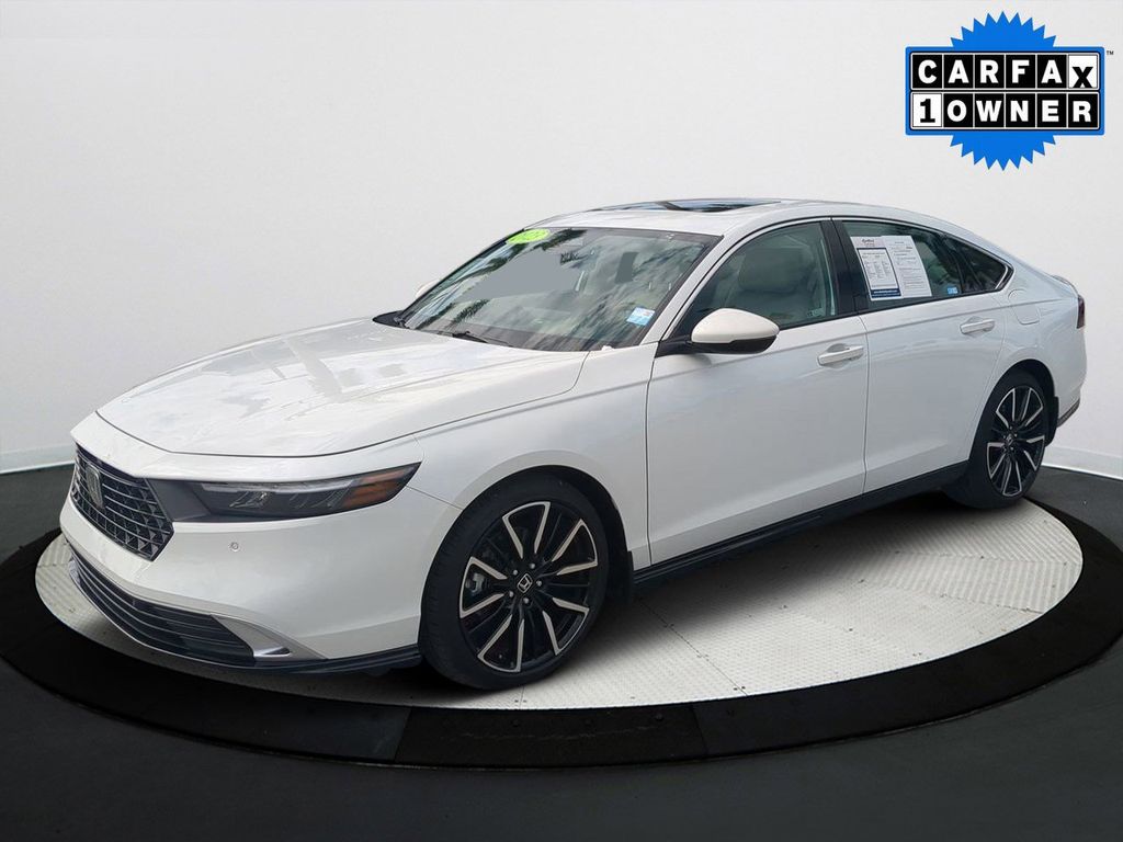 2023 Honda Accord Hybrid Touring Image 1 of 31