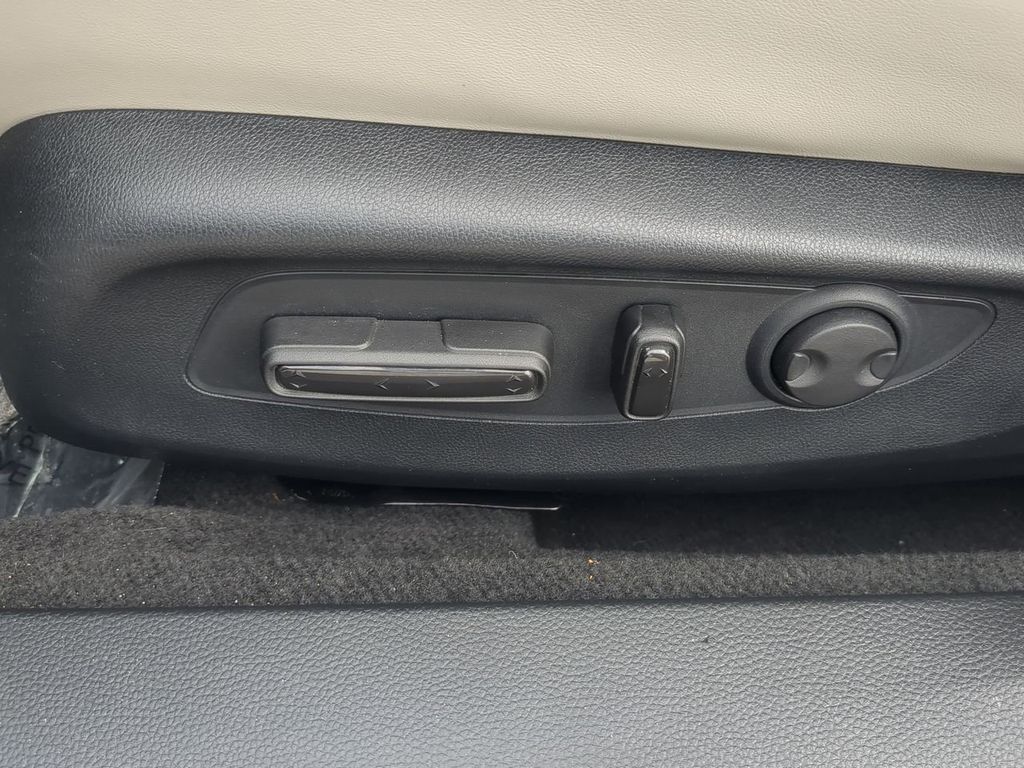 2023 Honda Accord Hybrid Touring Image 27 of 31