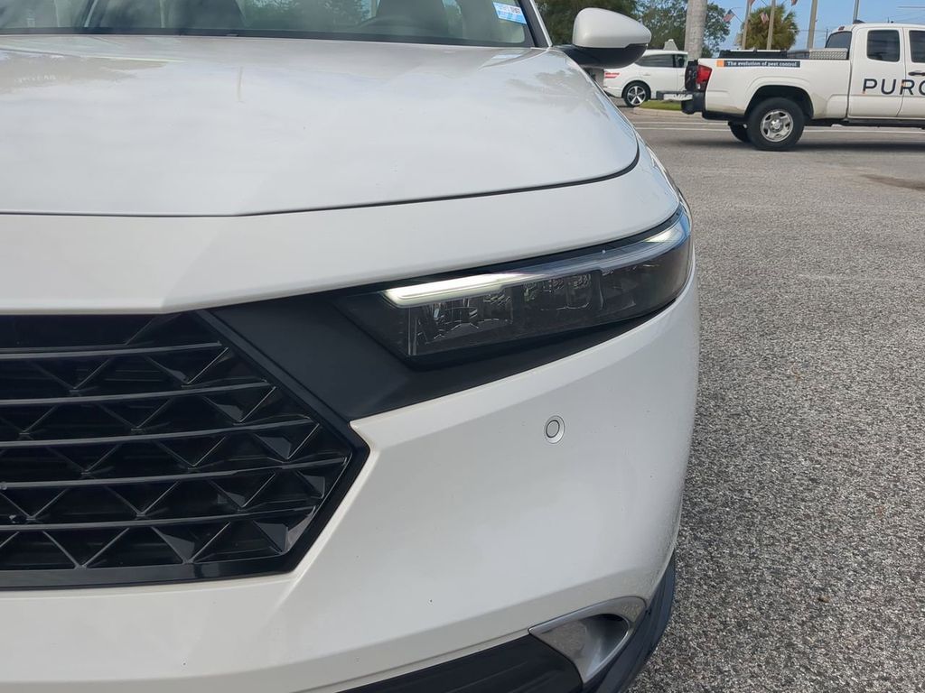 2023 Honda Accord Hybrid Touring Image 28 of 31