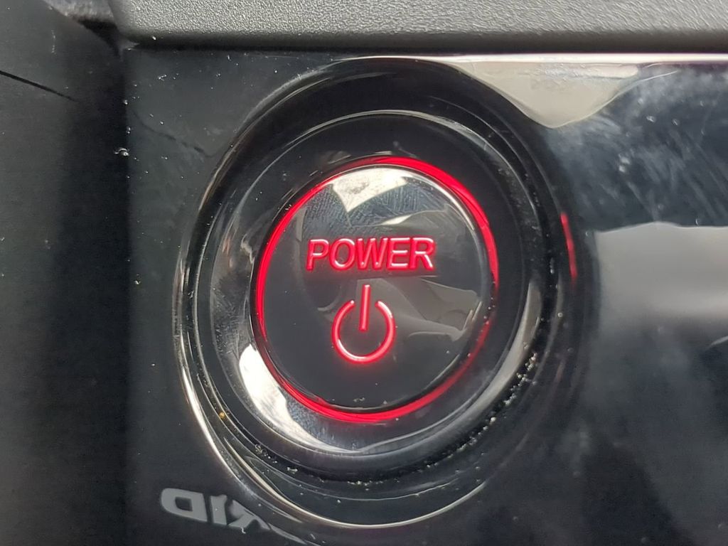 2023 Honda Accord Hybrid Touring Image 18 of 31