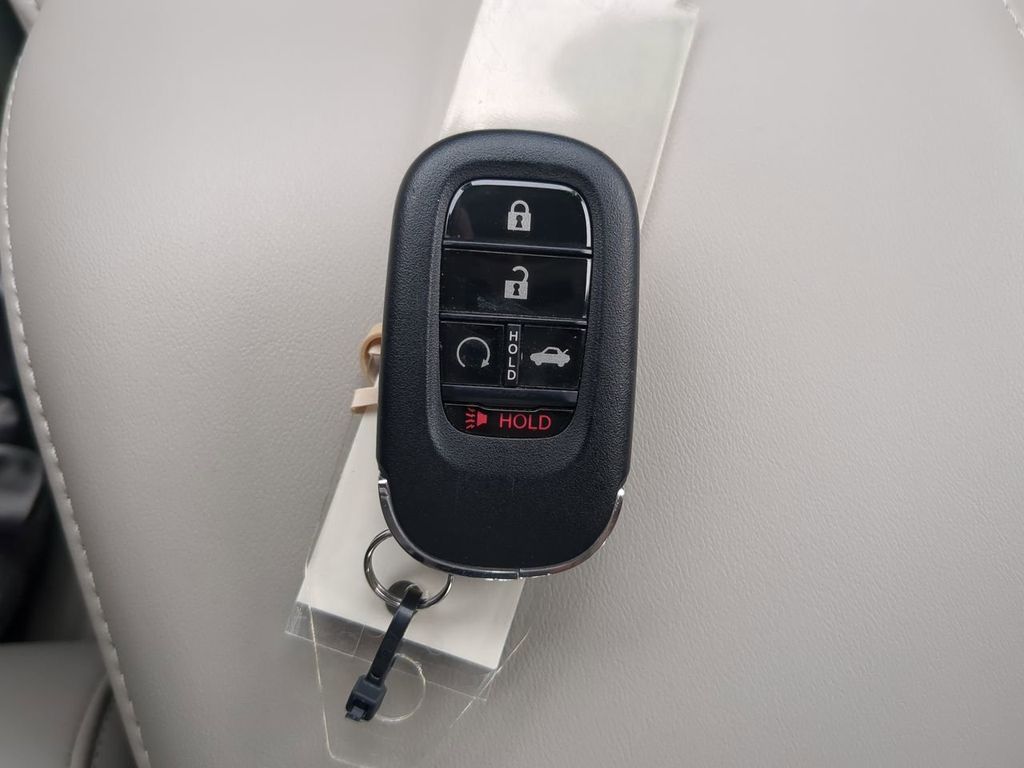 2023 Honda Accord Hybrid Touring Image 24 of 31