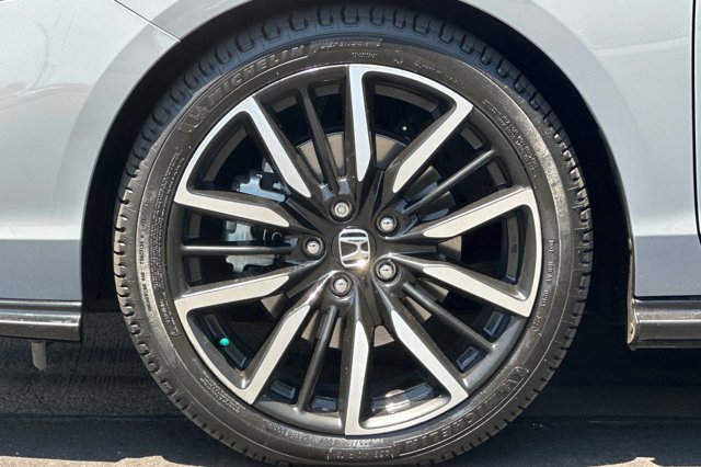 Vehicle image 26 of 37