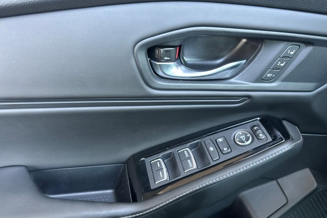 Vehicle image 11 of 37