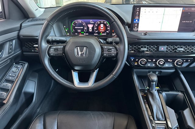 Vehicle image 14 of 37