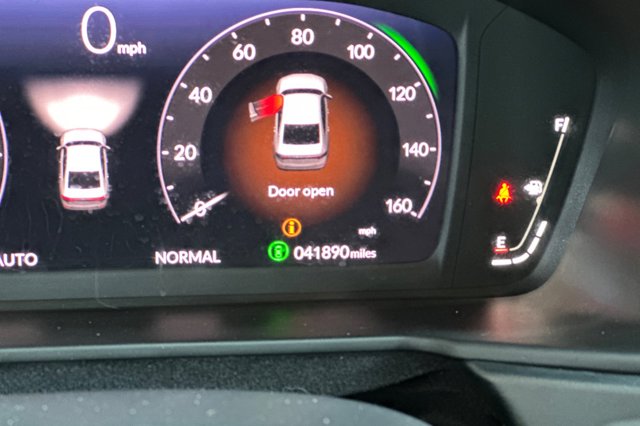 Vehicle image 25 of 37