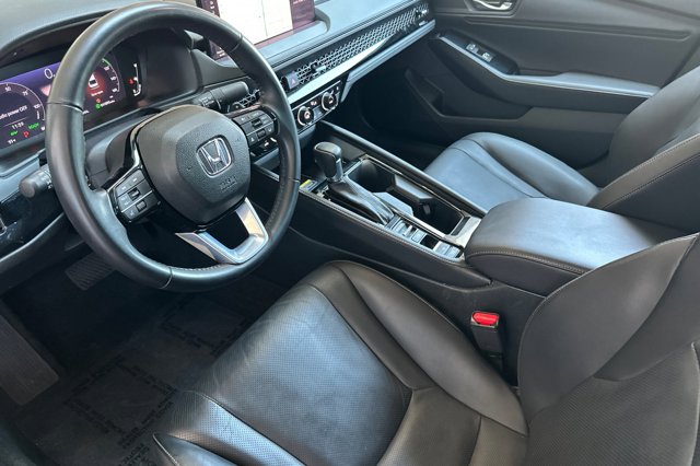 Vehicle image 10 of 37