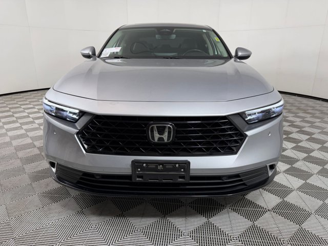 2023 Honda Accord Hybrid Touring Image 2 of 31
