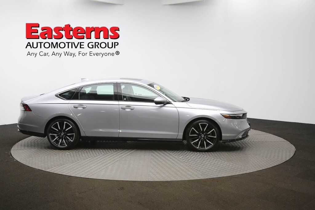 Vehicle image 21 of 63
