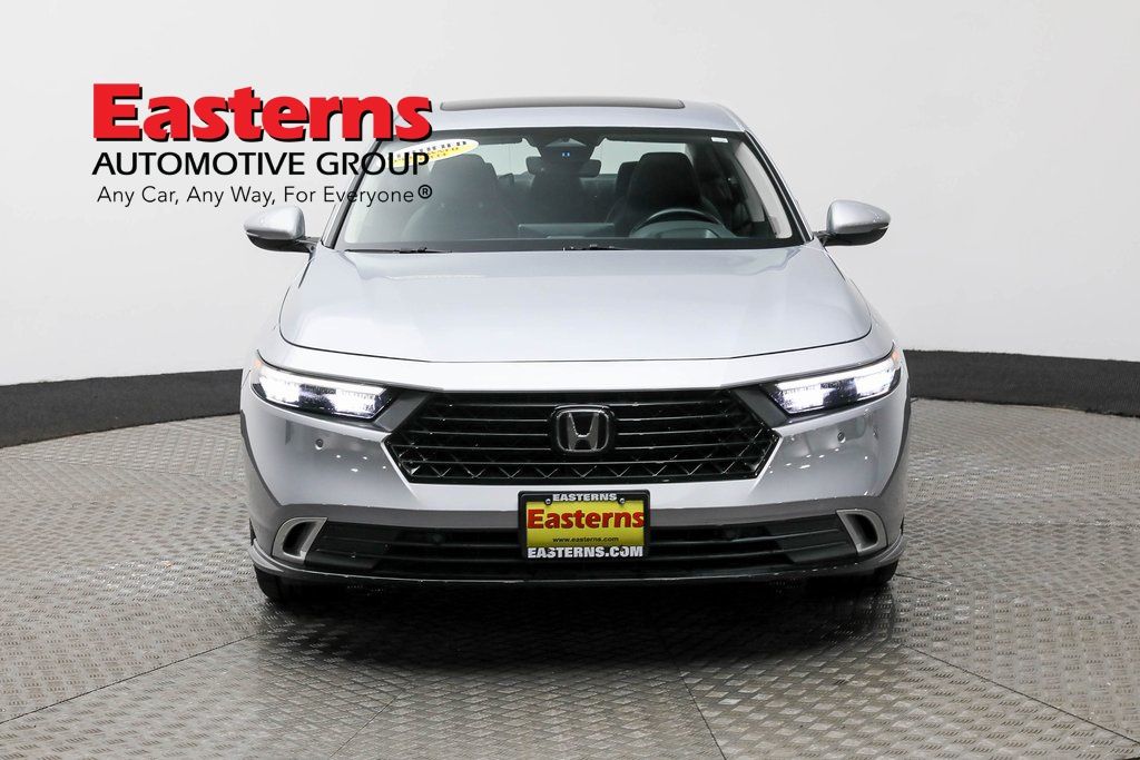 Vehicle image 10 of 63