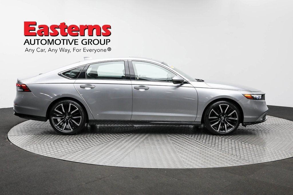 Vehicle image 7 of 63