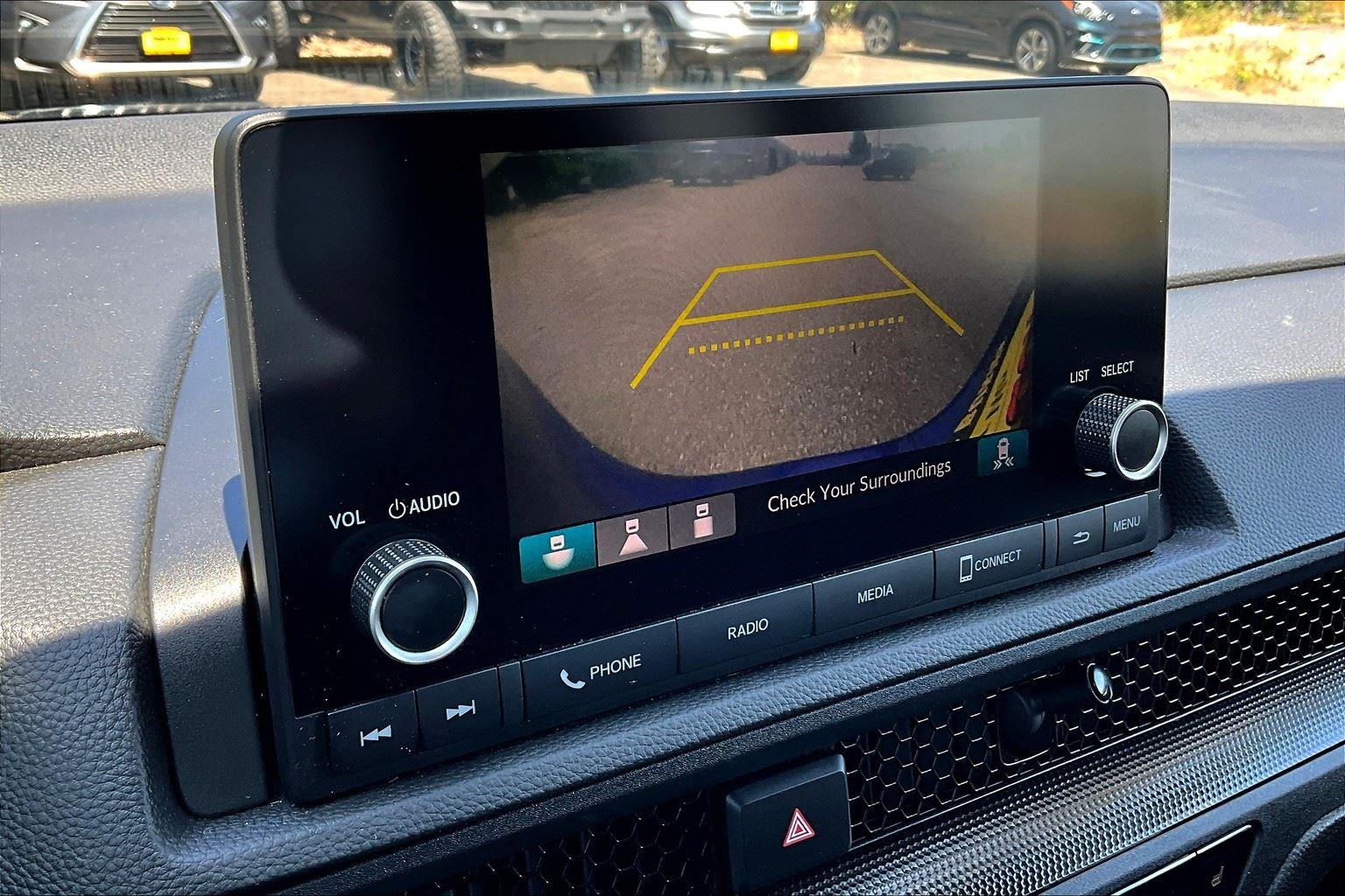 Vehicle image 21 of 26