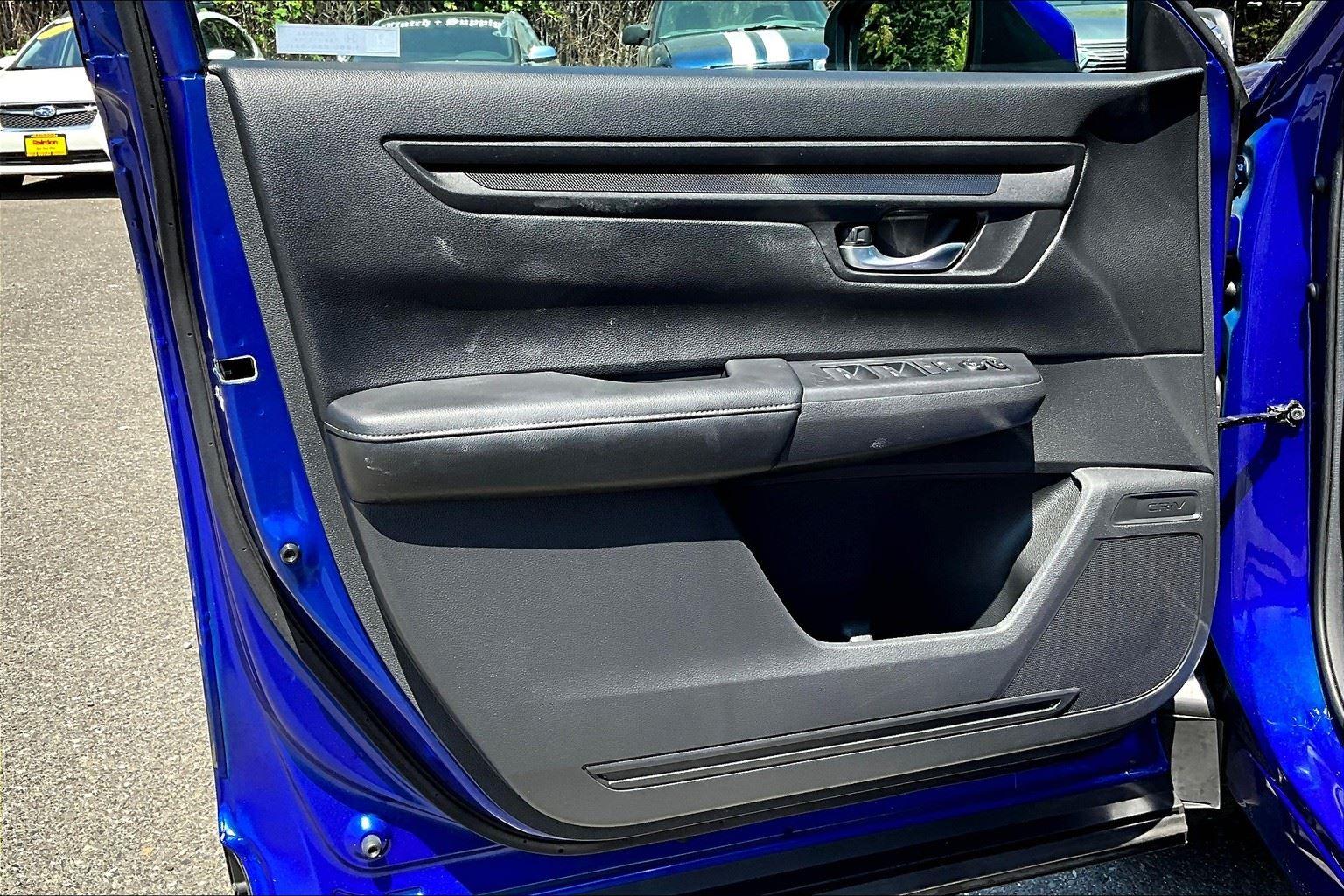 Vehicle image 23 of 26
