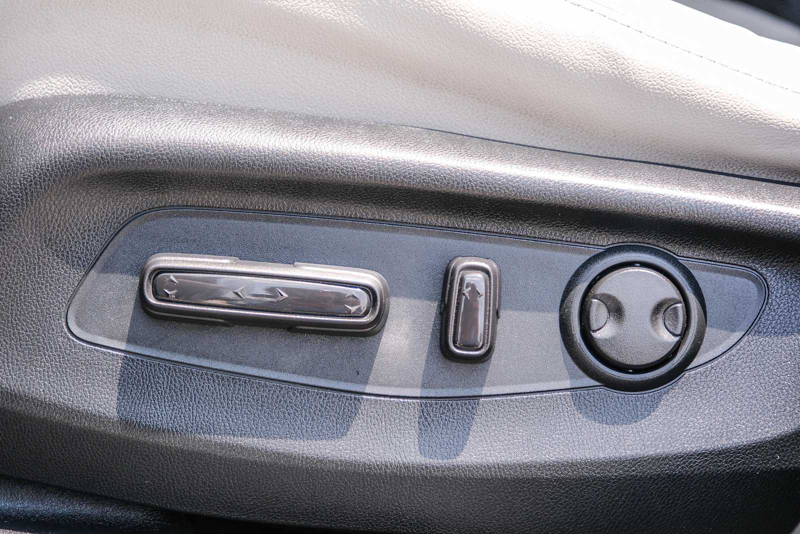 Vehicle image 25 of 26