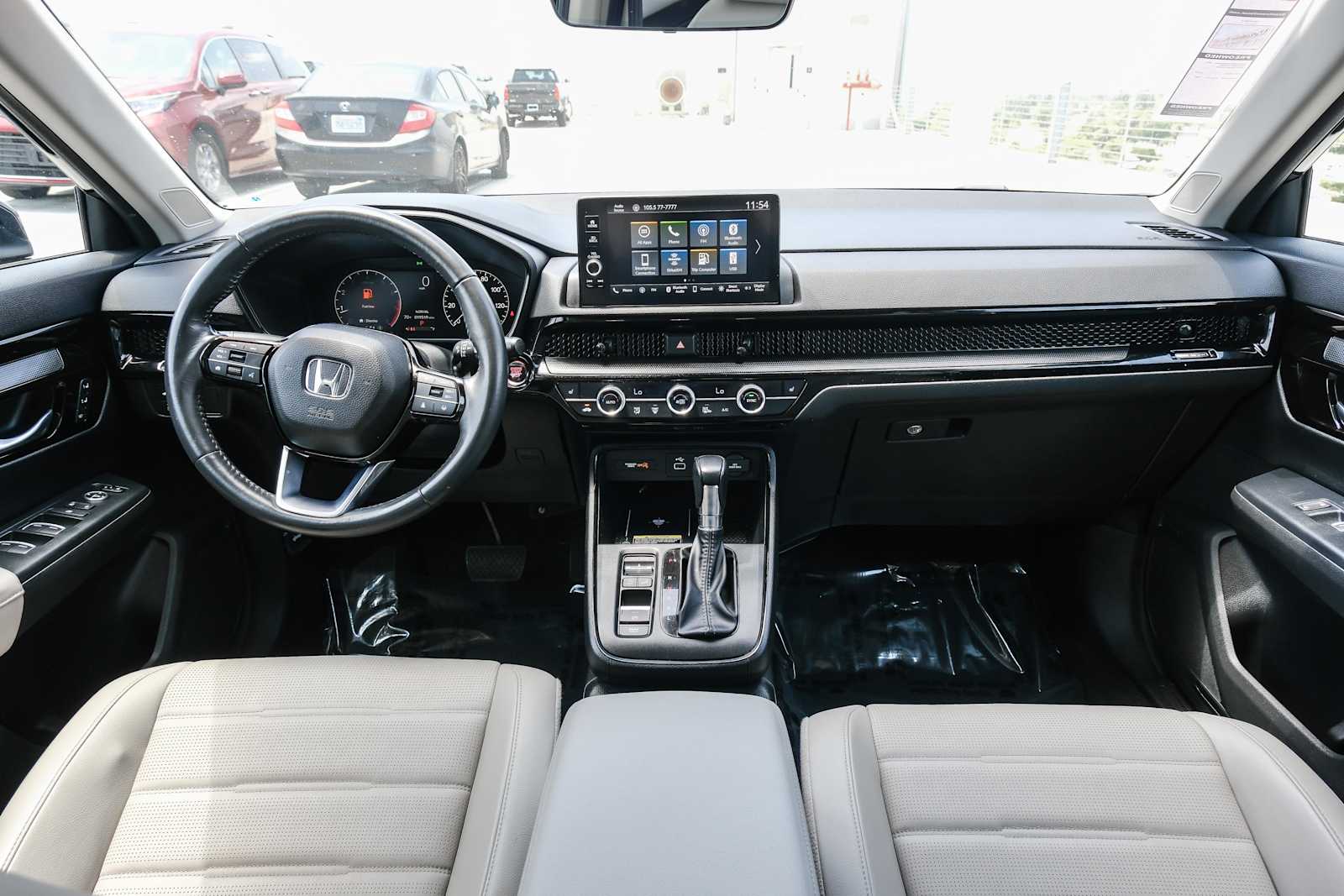 Vehicle image 13 of 26