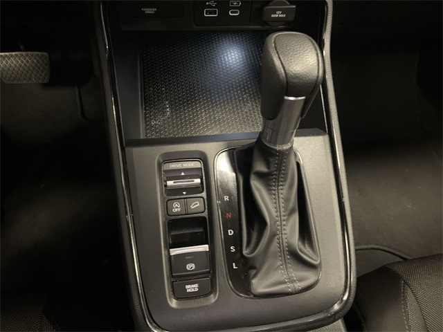 Vehicle image 21 of 26
