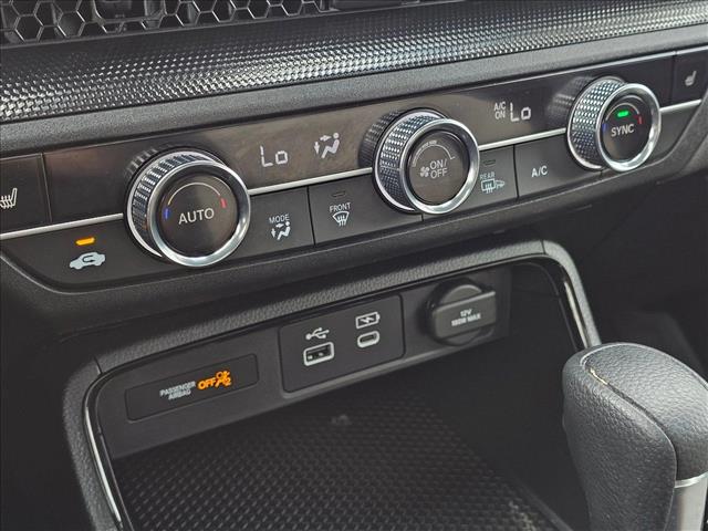 Vehicle image 27 of 30