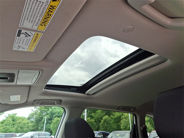 Vehicle image 14 of 30