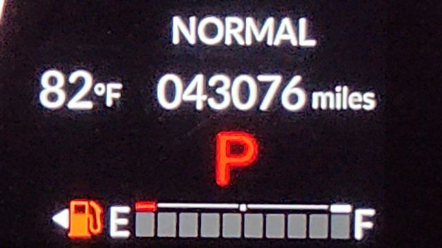 Vehicle image 21 of 25