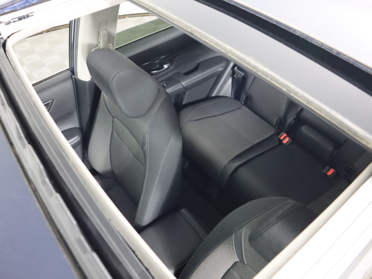 Vehicle image 23 of 38