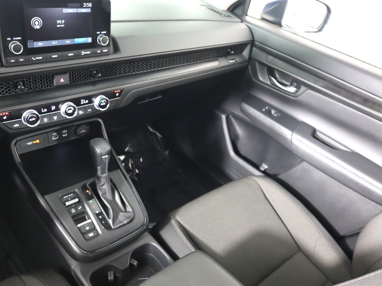 Vehicle image 29 of 38