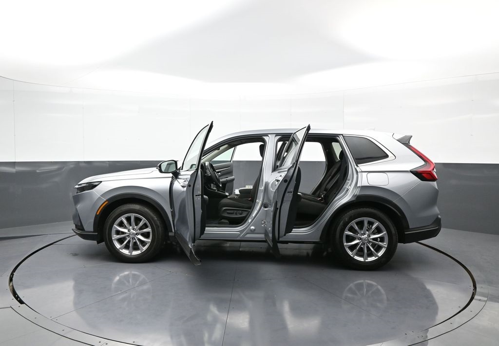 Vehicle image 32 of 49