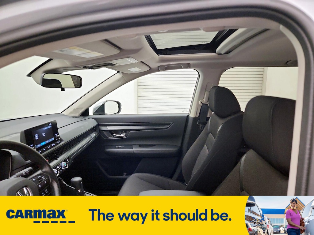 Vehicle image 21 of 28