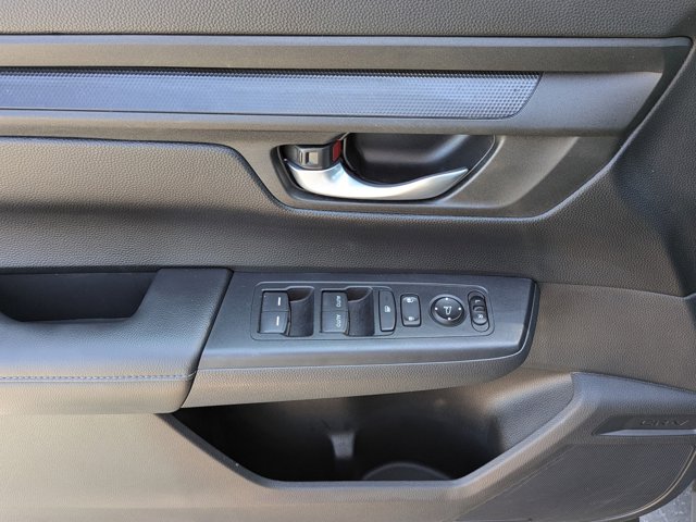 Vehicle image 21 of 25