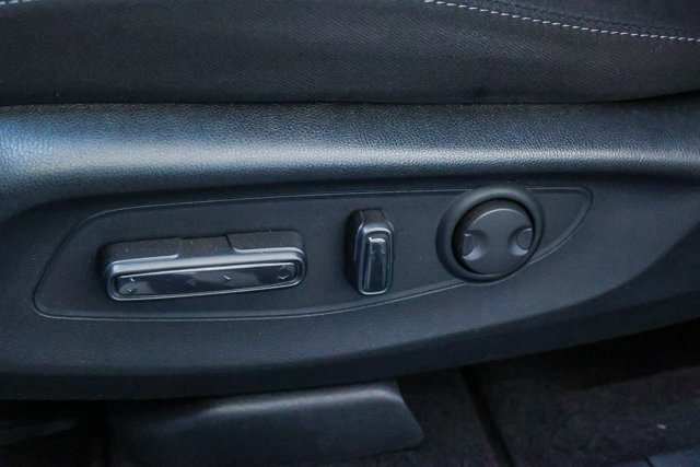 Vehicle image 29 of 44