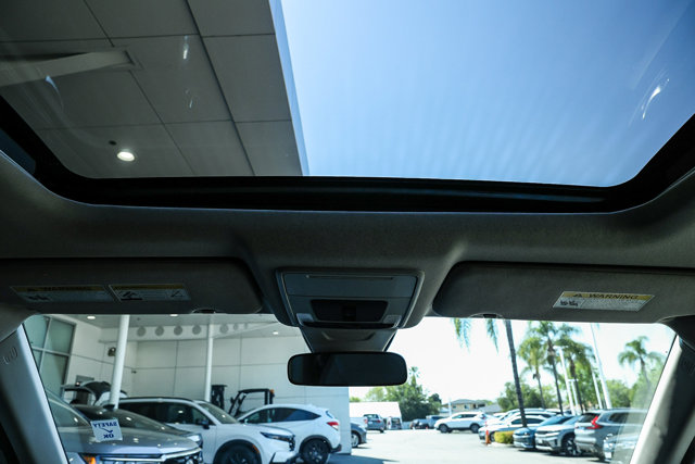 Vehicle image 23 of 44