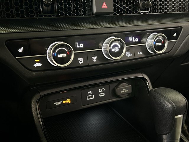 Vehicle image 29 of 32