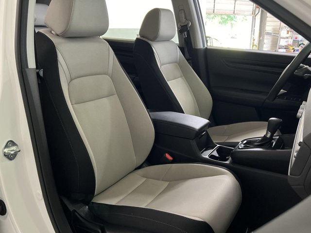 Vehicle image 11 of 32
