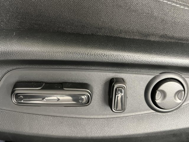 Vehicle image 22 of 32