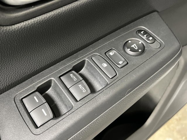 Vehicle image 26 of 32