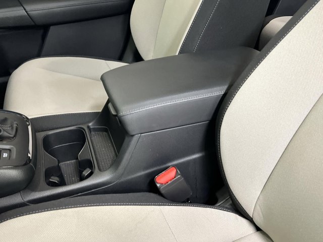 Vehicle image 19 of 32