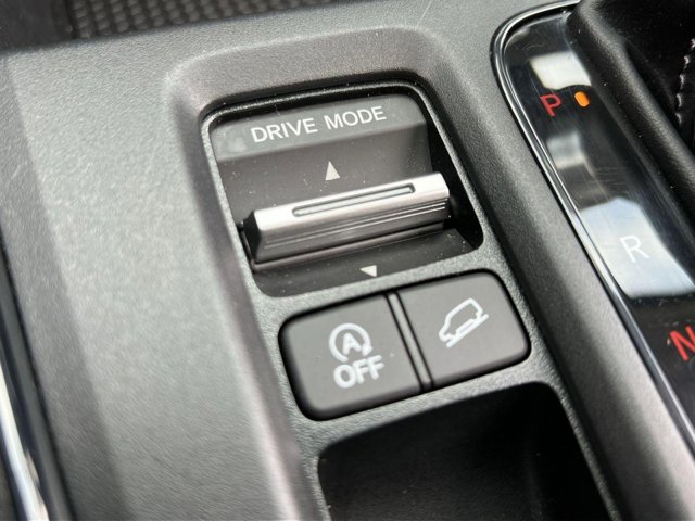 Vehicle image 21 of 32