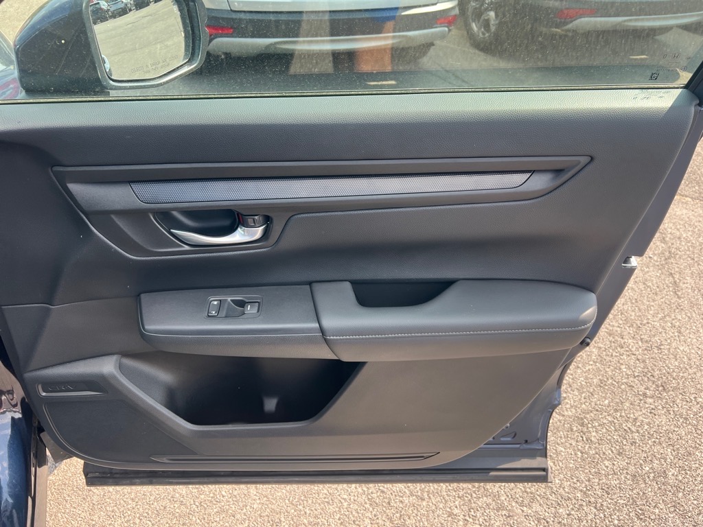 Vehicle image 10 of 22