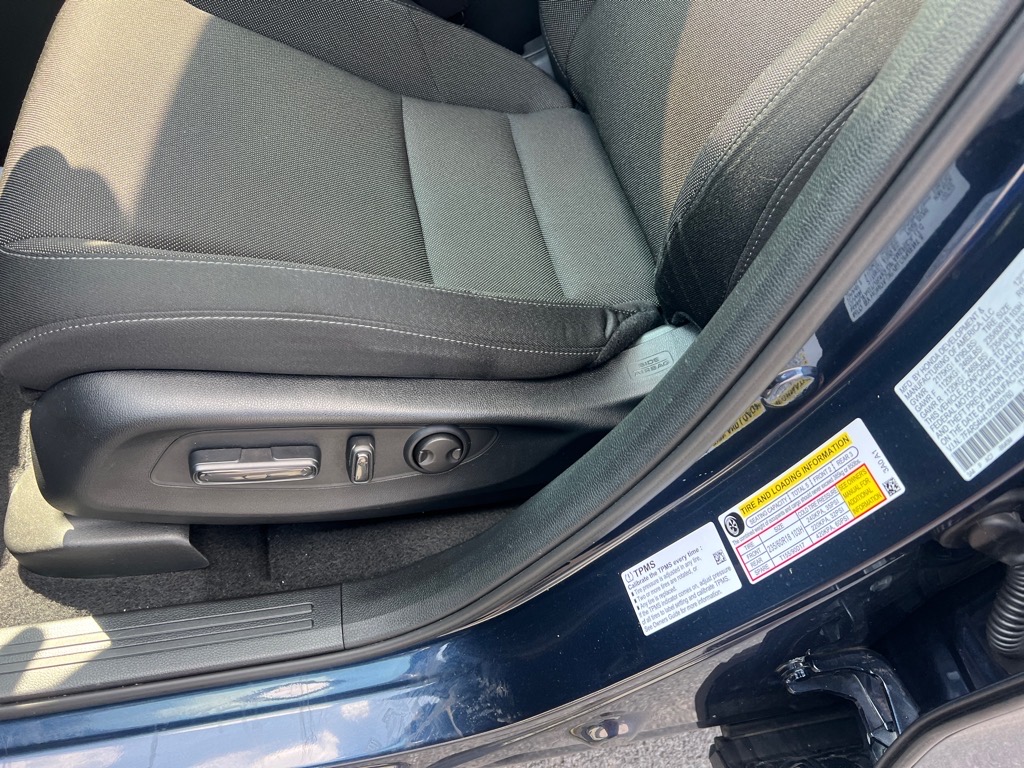 Vehicle image 17 of 22