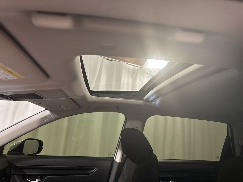 Vehicle image 29 of 32