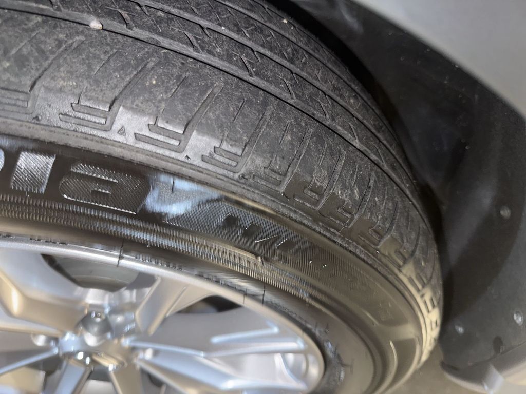 Vehicle image 13 of 32