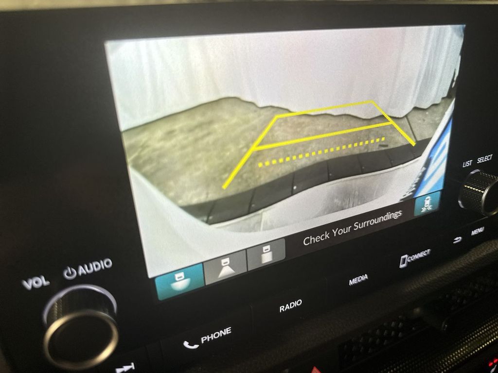 Vehicle image 22 of 32