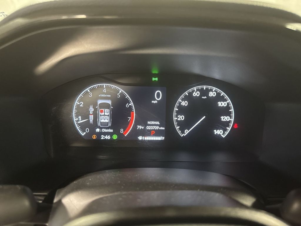 Vehicle image 21 of 32